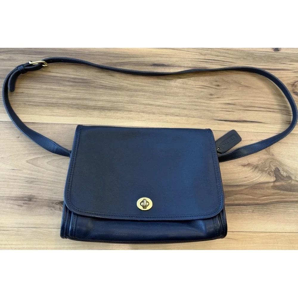 Vintage Coach 9812 Ridgefield Bag Navy Blue Glovetanned Leather Turn Lock USA